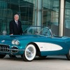 GMのダン・アカーソン会長兼CEOと愛車の1958年式コルベット