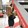 お台場、メガウェブ トヨタ シティショウケース1Fの新型オーリス特別展示コーナーにサインするスタブさん