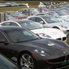 同時充電の世界新記録を達成した45台のフィスカー カルマ