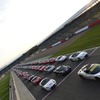 9月15日、英国シルバーストンサーキットで開催されたフェラーリ964台による世界最長パレード