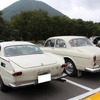 ボルボ・123GT（右）と同じくP1800。123GTなどのシリーズをアマゾンと呼ぶが、それをベースにピエトロ・フルアがデザインしたモデルが左のP1800だ。