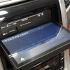 前モデルはHDDナビだったが、今回はSDナビとなった。