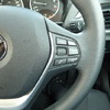ステアリングコントローラーのある車種・グレードでは、こちらを使ってiPhone 5のミュージックライブラリ操作をすることもできる