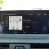 iDriveと接続すると、iPhone内のミュージックライブラリが再生できる。またカバーフローや曲名情報も、ナビ画面に表示できる。