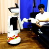 国際福祉機器展H.C.R.2012で公開されたトヨタの生活支援ロボットのデモンストレーション