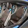 BMW i8 Conceptはドアを開けるとCFRP素材がむき出しとなるデザインになっている。