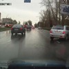 ロシアの初心者ドライバーによる事故の瞬間映像
