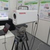 東芝ブースで展示されていた「Gamma Camera」。離れた場所から汚染状況をビジュアル的に確認できるポータブル測定機