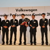 サービスアドバイザー部門受賞者と、VWグループジャパン代表取締役社長の庄司茂氏、常務執行役員アフターセールス本部長のトーマスジルベルト氏
