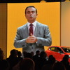 ゴーンCEOが登場したパリモーターショー12ルノーブース
