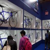 GIOSブース。65周年記念モデルのクラシックバイク「スチールマスター」が人気