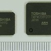 車載向けリチウムイオン電池監視チップセット　監視IC「TB9141FG」（左）/マイクロコントローラ「TMPM358FDTFG」（右）