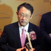 記者団の囲み取材に応じる豊田社長