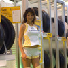 【東京モーターショー04】コンパニオン写真蔵…見ないでっ!