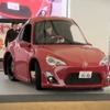 トヨタの技術者がイベントで製作した軽トラックベースのトヨタ86の実物大チョロQ（動画キャプチャ）