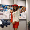【東京モーターショー04】コンパニオン写真蔵…「見ないでっ!」その2