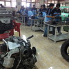 T-TEPのエンジン整備実習（専門学校SMKN2DEPOK）