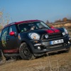 MINI クロスオーバーのダカールラリーサポートカー