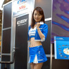 【東京モーターショー04】コンパニオン写真蔵…ちょっと、ちょっと