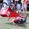 カートコンテストに自作のマリオカートで出場した少年、ゴール時に転倒して鎖骨を骨折