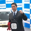 ヤナセ、読売巨人軍阿部慎之助選手にメルセデスベンツEクラスを贈呈