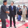 起工式に出席した、イオンの岡田元也社長（右）とカンボジアのフン・セン首相（左）