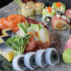 寿司や刺身など、日本食も楽しむことができる