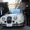 光岡自動車 取締役副社長 河村賢整氏(左)と事業部開発課課長の青木孝憲氏(右)