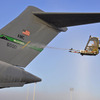 C-17の尾翼の解凍作業