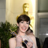 助演女優賞を受賞したアン・ハサウェイ -(C) Getty Images