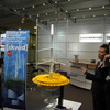 三井海洋開発が開発した浮体式潮流・風力ハイブリッド発電システムの模型（「スマートエネルギーWeek2013」）