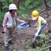 高尾の森親子森林体験スクールの様子（写真は昨年5月)