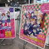 アムラックス東京にアニメ『ラブライブ！』の公式痛車「アルファード」が展示