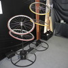 ラパンクリエイトが製作した自転車の車輪を利用したオブジェ（「JAPAN SHOP2013」）