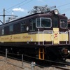 運転台での記念撮影が行われるED403。