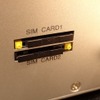 SIMカードスロットは2つあり、キャリアが変わってもシームレスに通信できる。