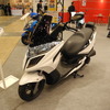 KYMCOが4月1日から日本で販売するスクーター「ジーディンク125エフアイ」（東京モーターサイクルショー2013）