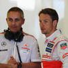マクラーレンのマーティン・ウィットマーシュ代表（左）とジェンソン・バトン