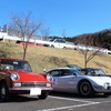 トヨタ・パブリカ800（左）とトヨタ・2000GT（右）