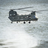 CH-47チヌーク重量物吊下ヘリコプター