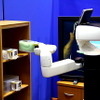 国際福祉機器展H.C.R.2012で公開されたトヨタの生活支援ロボットのデモンストレーション