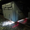測定状態の軌道材料モニタリング装置。線路にLED照明を当てるとともに、レーザー光を出す。