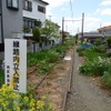 安比奈線はあくまで休止線。廃線ではないから現在も西武鉄道が線路を管理しており、「立入禁止」の看板が立てられている。しかし一部の線路敷地は周辺住民のガーデニングの場と化している。