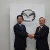 小飼雅道専務（左）と山内孝社長