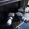その前方には3台のフルＨＤカメラを設置。形状からソニー「NEX-FS100J」とみられる。