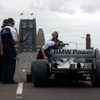 ウェーバー、F1マシンでシドニー・ハーバー・ブリッジを走行