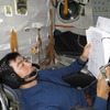 油井宇宙飛行士がソユーズ宇宙船のシミュレータで操作方法を訓練している様子。GCTCにて2013年2月に撮影されたもの。