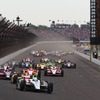 曇天で、低温コンディションでの戦いとなった今年のインディ500。写真：IndyCar