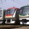 「クールビズトレイン」として運行される5000系（左）と6000系（中央）、7000系（右）。空調設定温度を通常より1度高い27度に変更する。