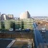 富山駅構内で工事が進む北陸新幹線の高架橋（左）。新幹線の開業に合わせJR北陸本線の経営はあいの風とやま鉄道に引き継がれる。